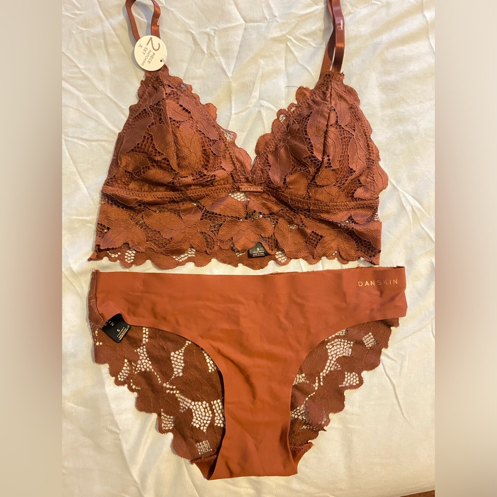 Dankin 2-Pack Lace Wire Free Bra and Panty